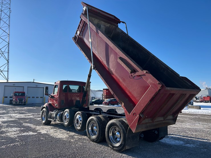 2015-peterbilt-567-image-51