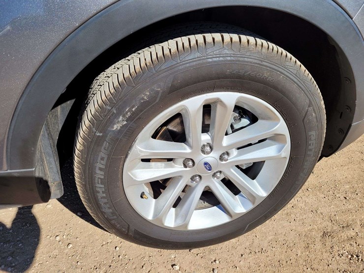 2012-ford-explorer-xlt-image-3