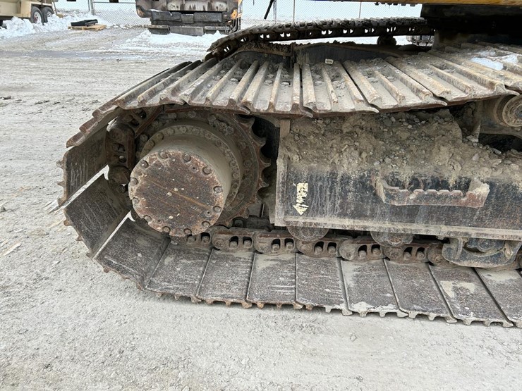 2019-deere-210g-lc-image-12