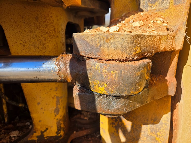 caterpillar-d25c-image-70