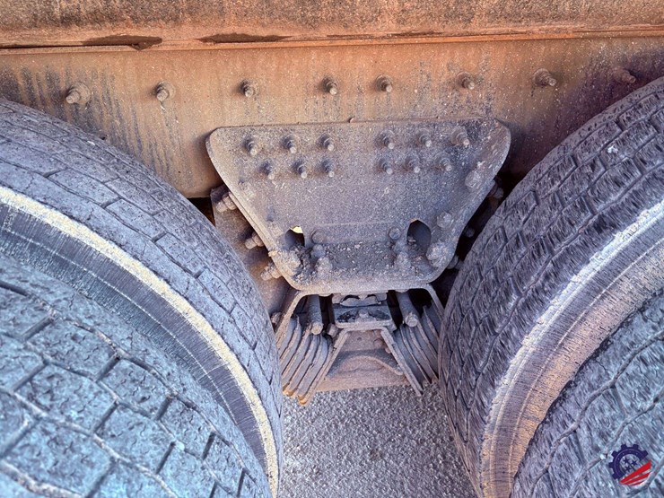 2018-freightliner-sd122-tri-axle-dump-truck-image-32