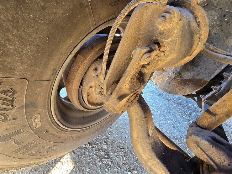 2002-freightliner-columbia-120-image-51