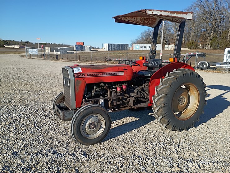 1983-massey-ferguson-240-image-2
