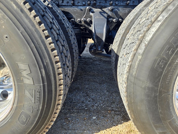 2012-freightliner-cascadia-113-image-74