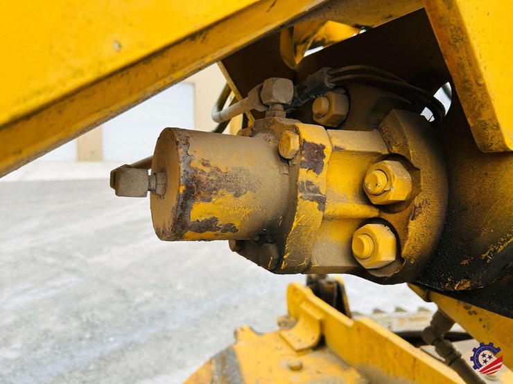 2003-volvo-g710b-image-57