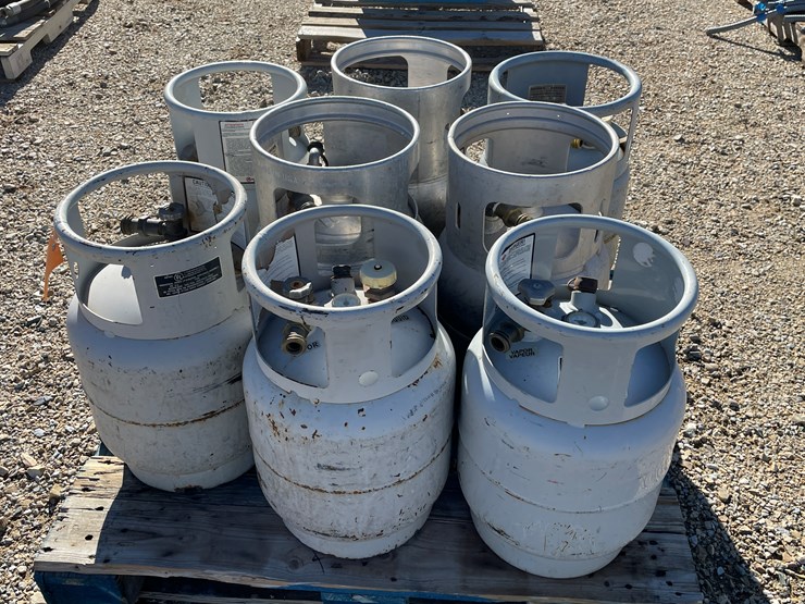 #3123-•-forklift-propane-tanks-image-2