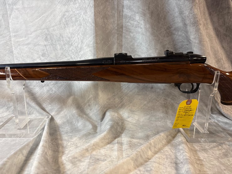 #2763-•-weatherby-mark-v-300-win-mag-bolt-action-rifle,-sn:-h184200-image-5