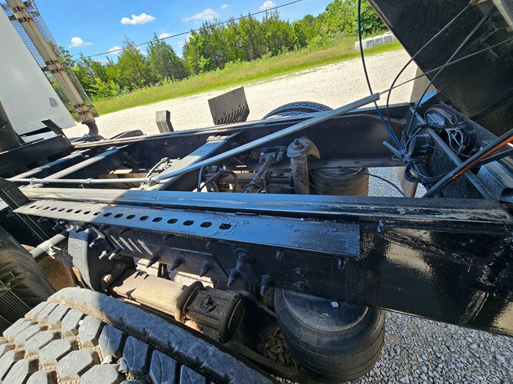 2012-peterbilt-382-image-97