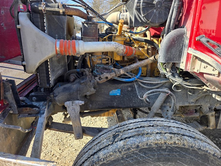 1999-peterbilt-330-image-16