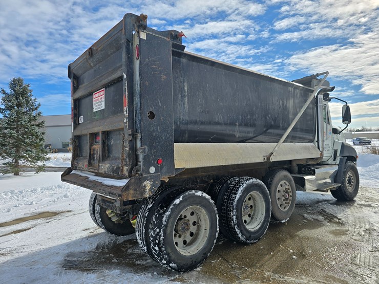 2012-caterpillar-660-image-17