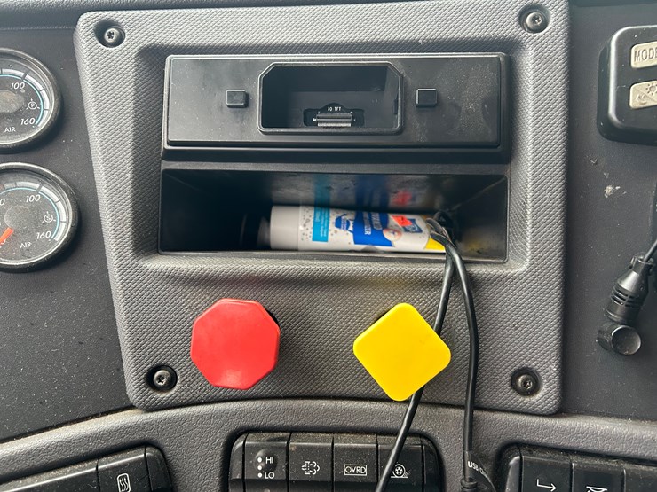 2015-freightliner-cascadia-125-image-67