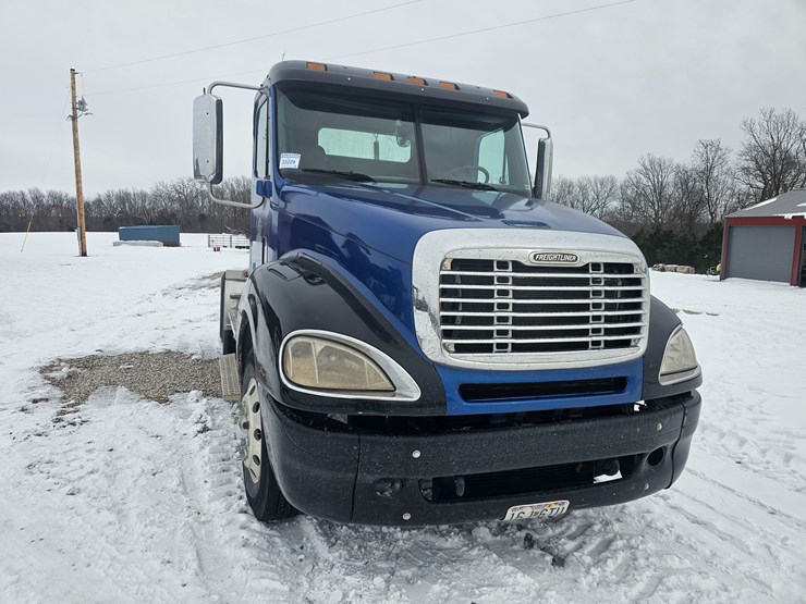 2007-freightliner-columbia-120-image-27