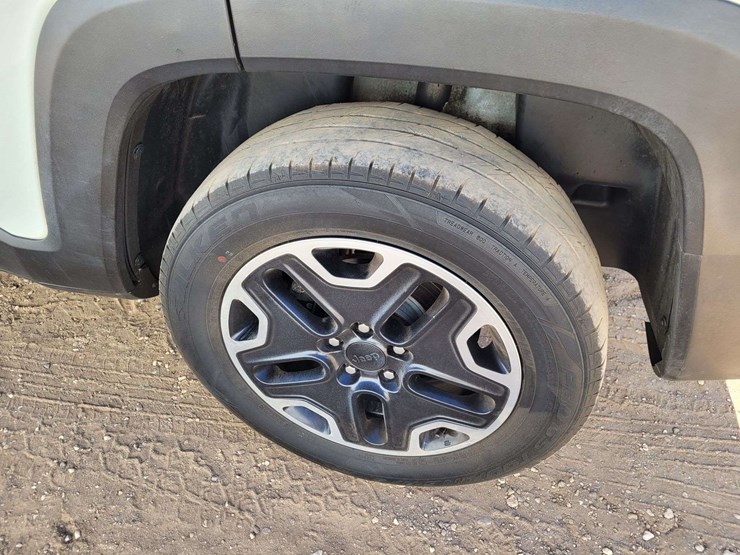 2016-jeep-renegade-trailhawk-image-7