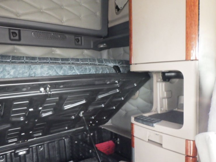 2016-freightliner-cascadia-125-image-5