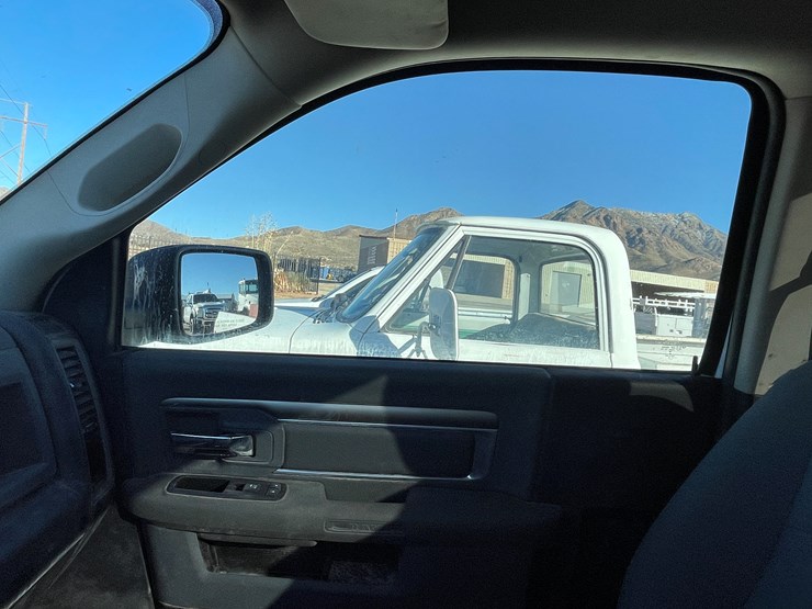 2016-dodge-1500-image-31