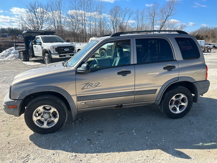 2003-chevrolet-tracker-image-3