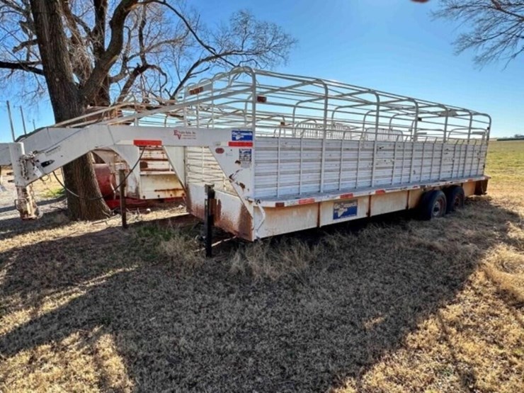 1999-gooseneck-livestock-trailer-image-1
