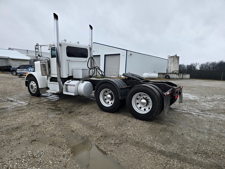 2007-peterbilt-379-image-12