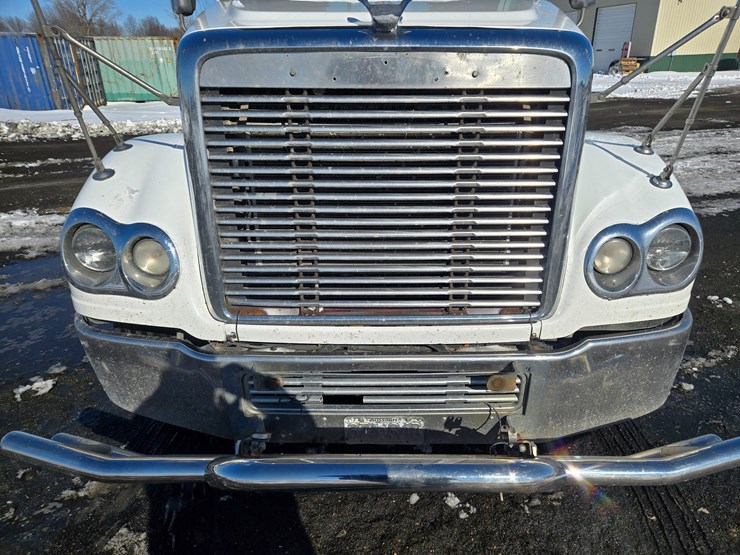 2012-freightliner-coronado-132-image-35