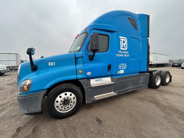 2015-freightliner-cascadia-125-image-6