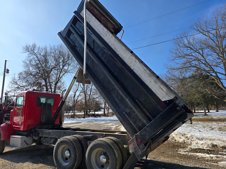 1999-peterbilt-330-image-47