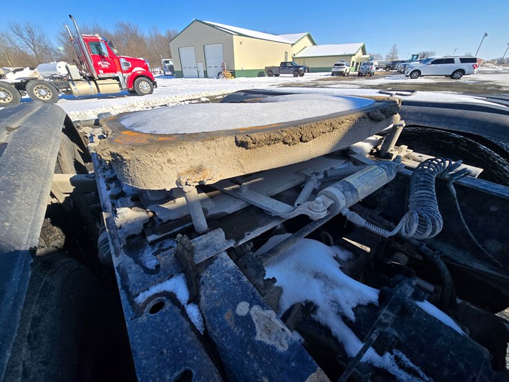 2012-freightliner-coronado-132-image-101