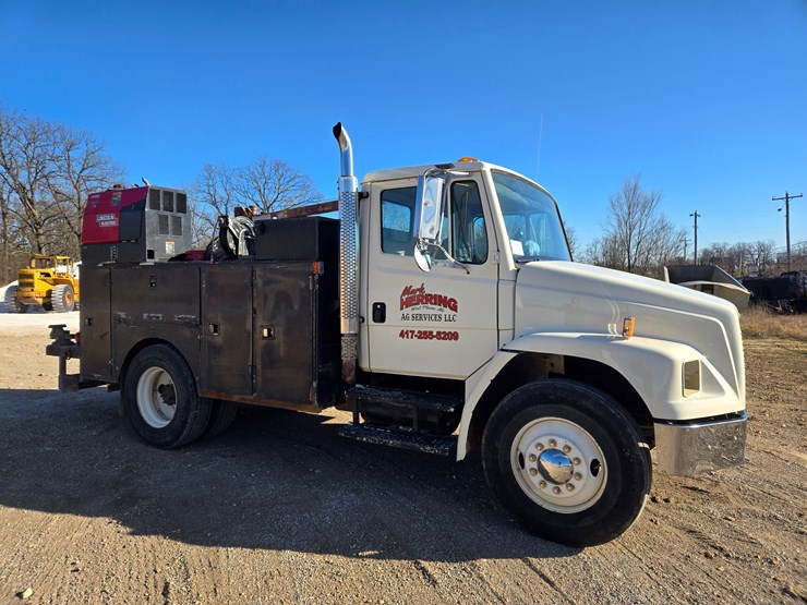 1996-freightliner-fl70-image-21