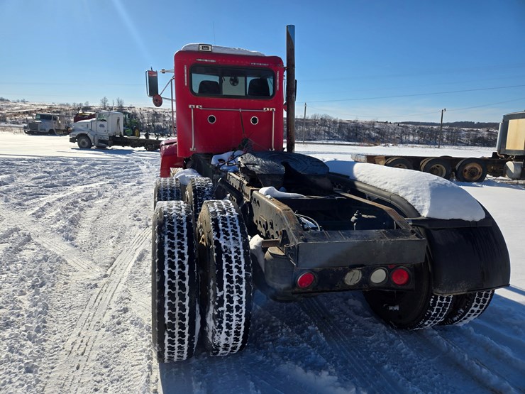 1996-peterbilt-385-image-15