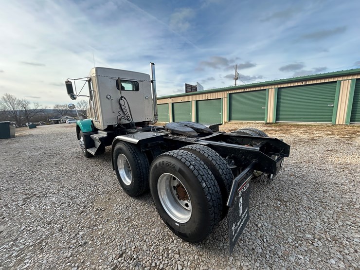 2001-kenworth-t800-image-13