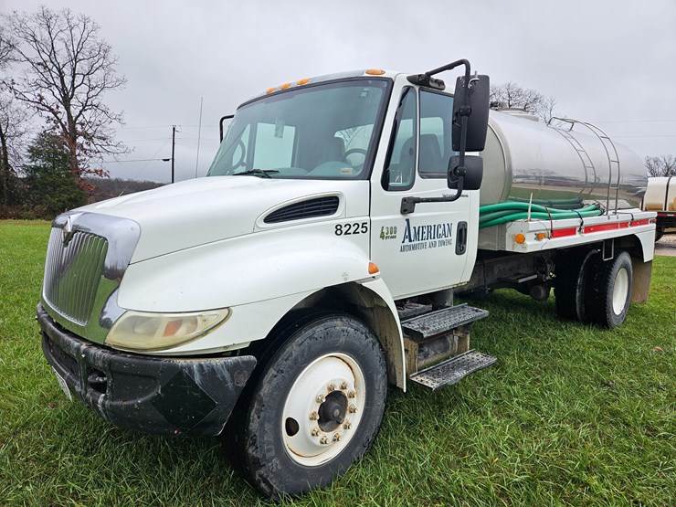 2002-international-durastar-4400-image-2