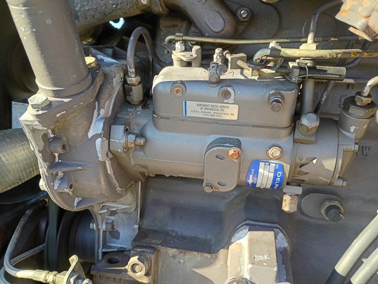 1983-massey-ferguson-240-image-18