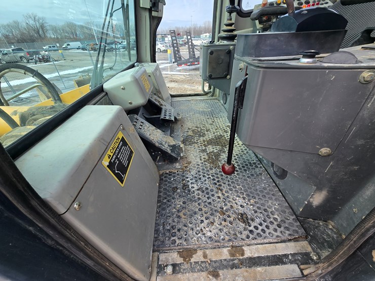 2004-deere-655c-image-52