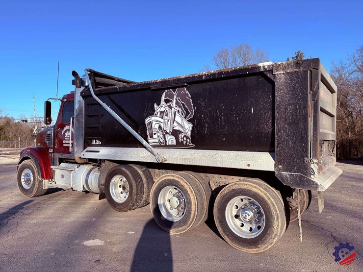 2018-freightliner-sd122-tri-axle-dump-truck-image-8