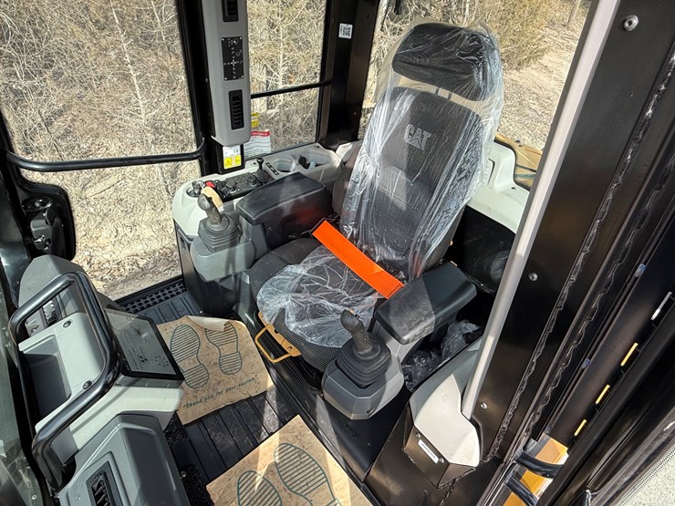 2023-caterpillar-953-image-17