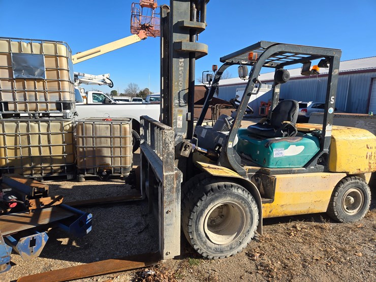 komatsu-fd45t-8-image-2