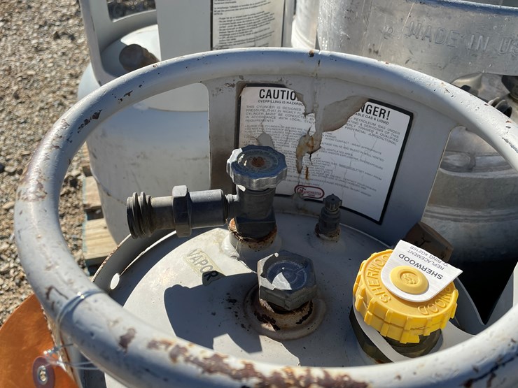 #3123-•-forklift-propane-tanks-image-7