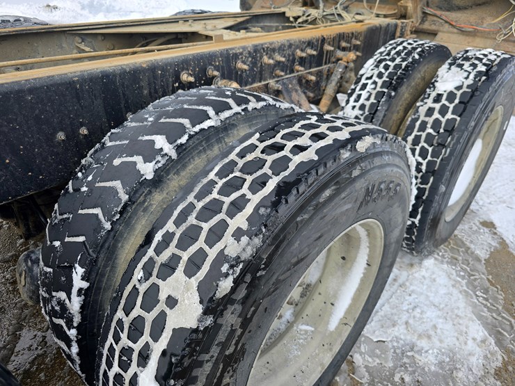 2012-caterpillar-660-image-56