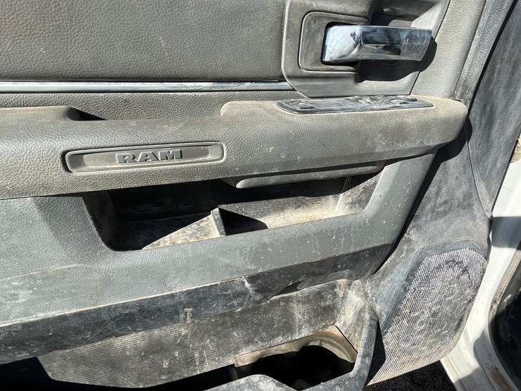 2016-dodge-1500-image-17