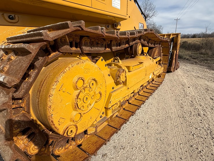 2023-caterpillar-953-image-26