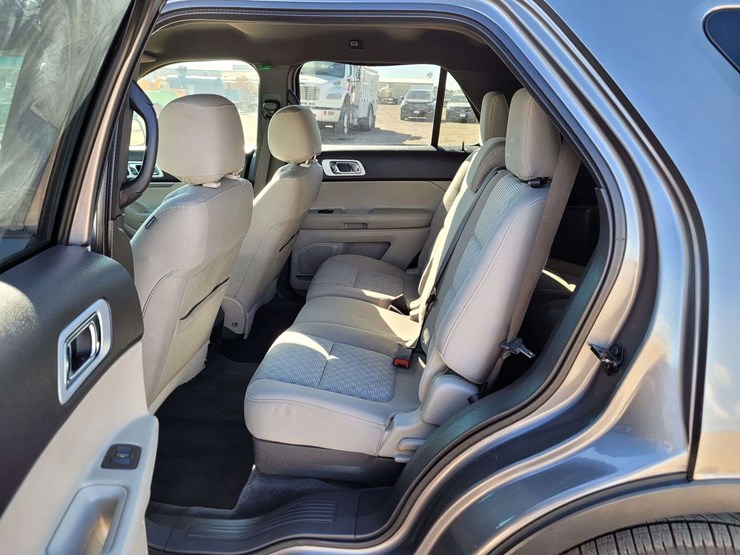 2012-ford-explorer-xlt-image-9