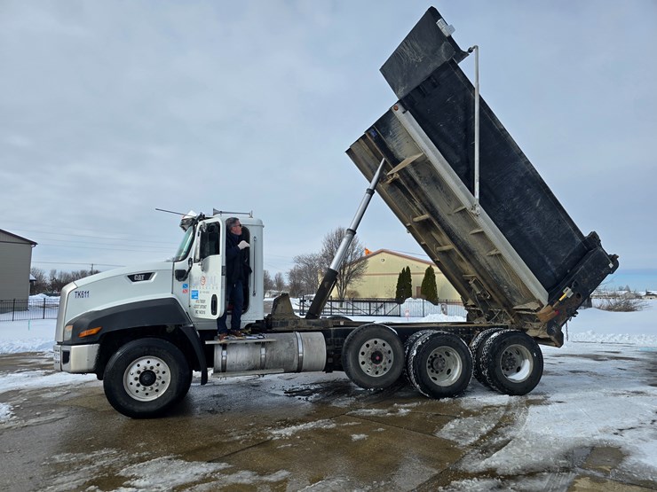 2012-caterpillar-660-image-32