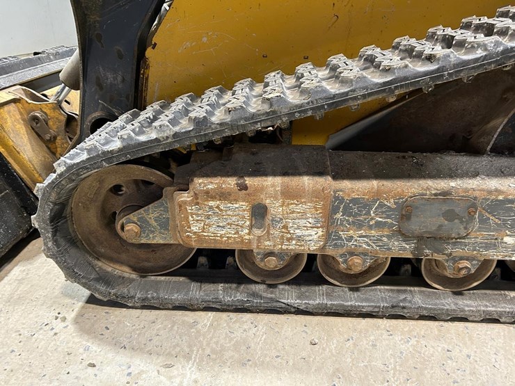 2020-deere-325g-image-17