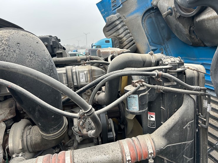 2015-freightliner-cascadia-125-image-42