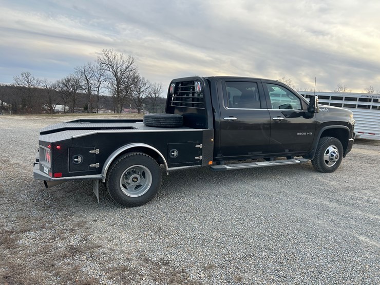2021-chevrolet-silverado-3500-image-17