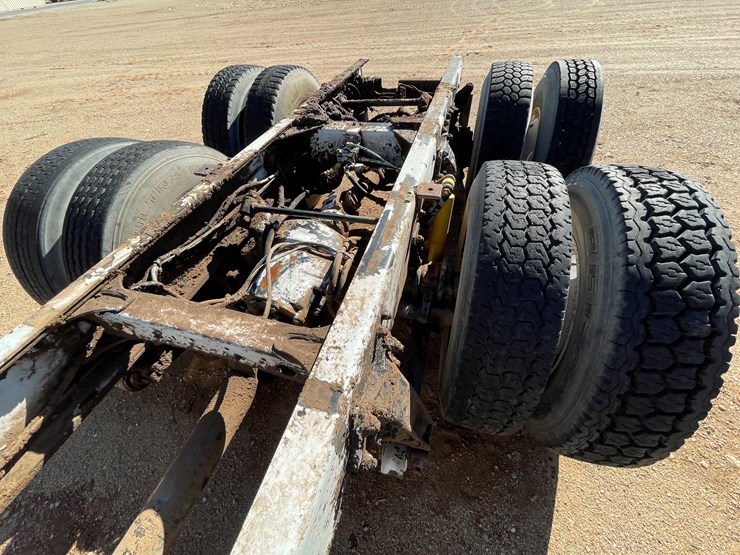 1996-freightliner-fl80-image-100