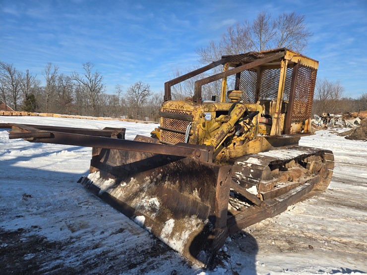 caterpillar-d6b-image-1