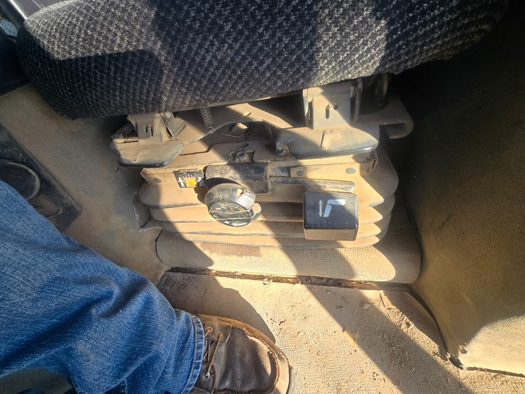 2002-caterpillar-d6r-image-53