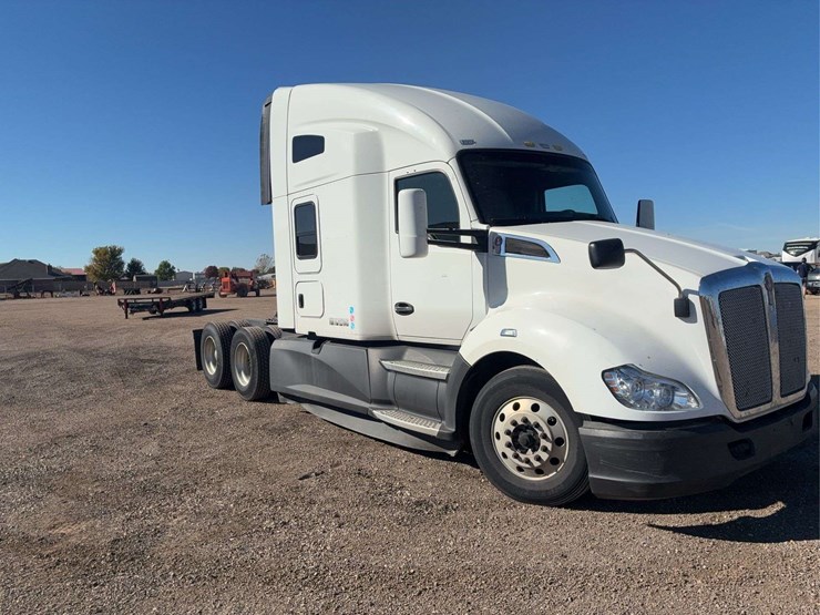 2017-kenworth-t680-image-2