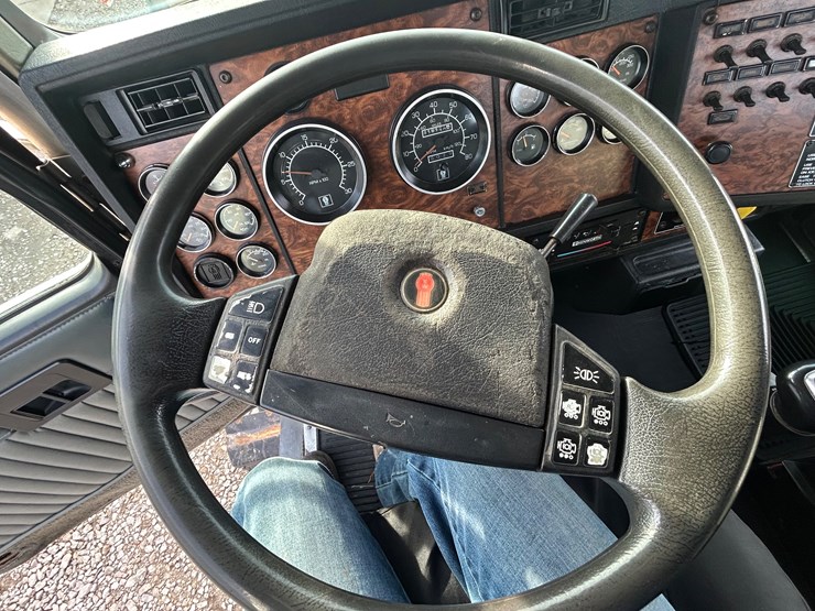 2001-kenworth-t800-image-111