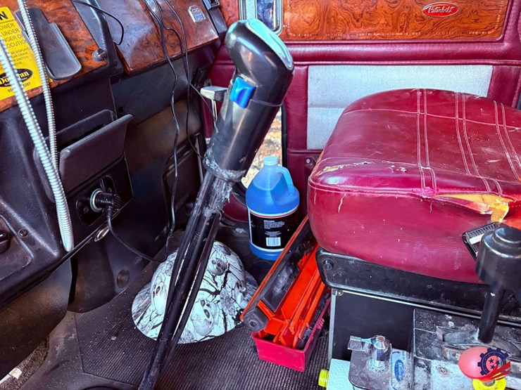 1999-peterbilt-357-image-66